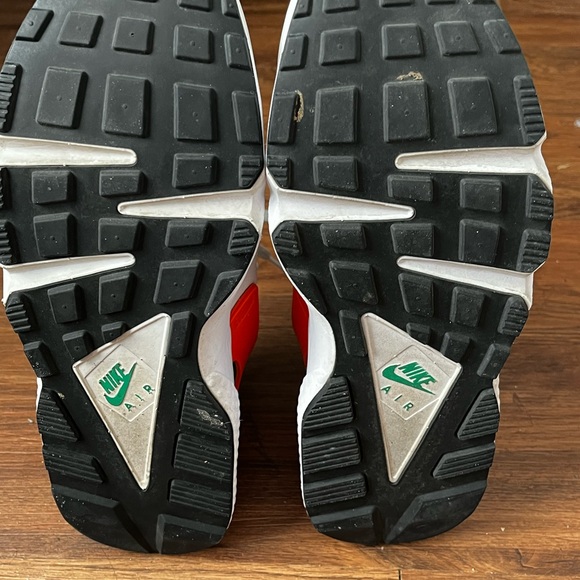 Nike Air Huaraches - Picture 3 of 4